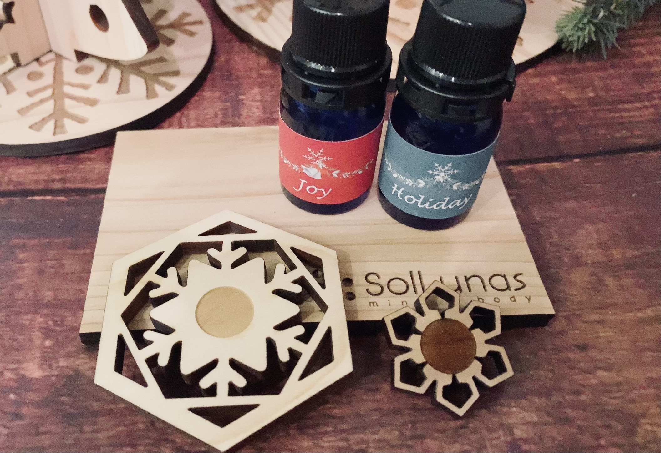 限定アロマ2本×国産スギ・ヒノキのクリスマスギフト発売 アロマ商品開発のSolLunas